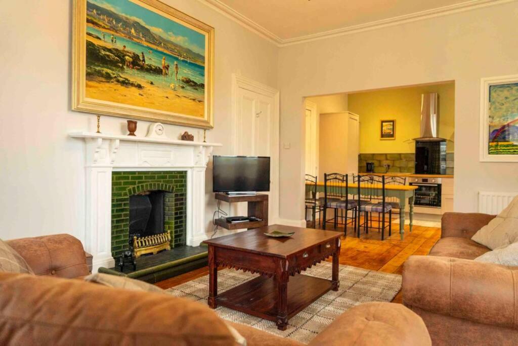 אינברנס Spacious City Centre Apartment Full Of Character מראה חיצוני תמונה